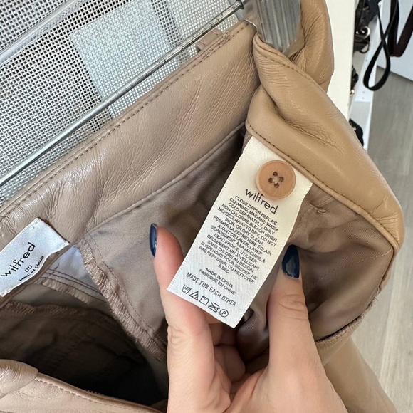 Wilfred Faux Leather High-Waisted Shorts – Taupe Beige – Size 00 (Never Worn) - Picture 8 of 9